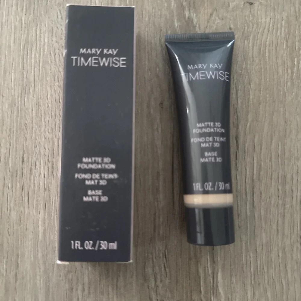 NIB Mary Kay Timewise Matte  3D Foundation Beige N 150